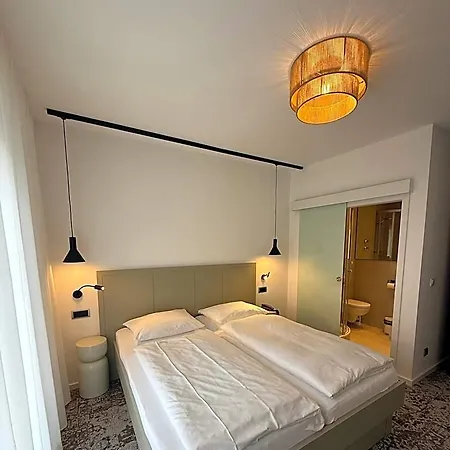 Altstadthotel Wetzel فندق 3*
